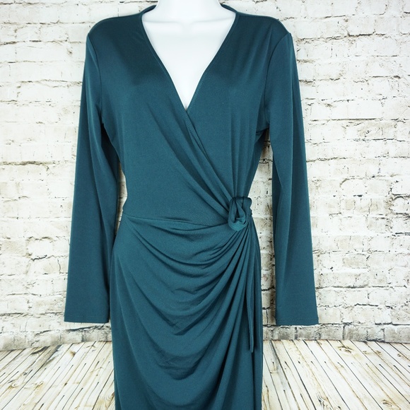 lark and ro wrap dress